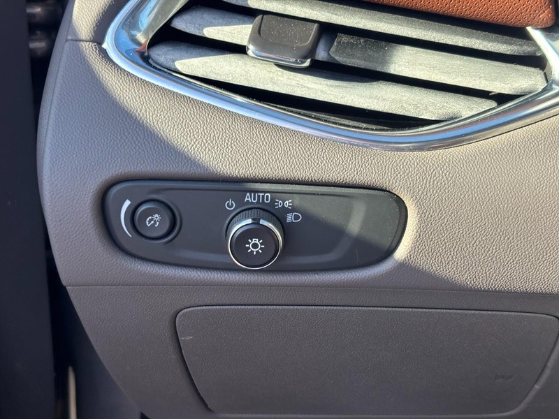 Chevrolet Malibu Vehicle Full-screen Gallery Image 17