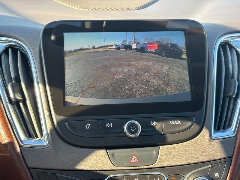 Chevrolet Malibu Vehicle Full-screen Gallery Image 24