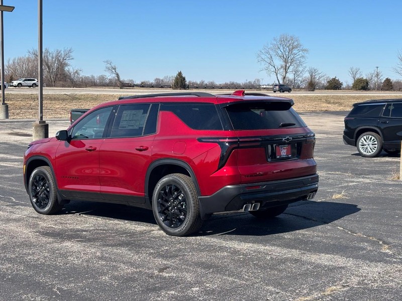 Chevrolet Traverse Vehicle Full-screen Gallery Image 3