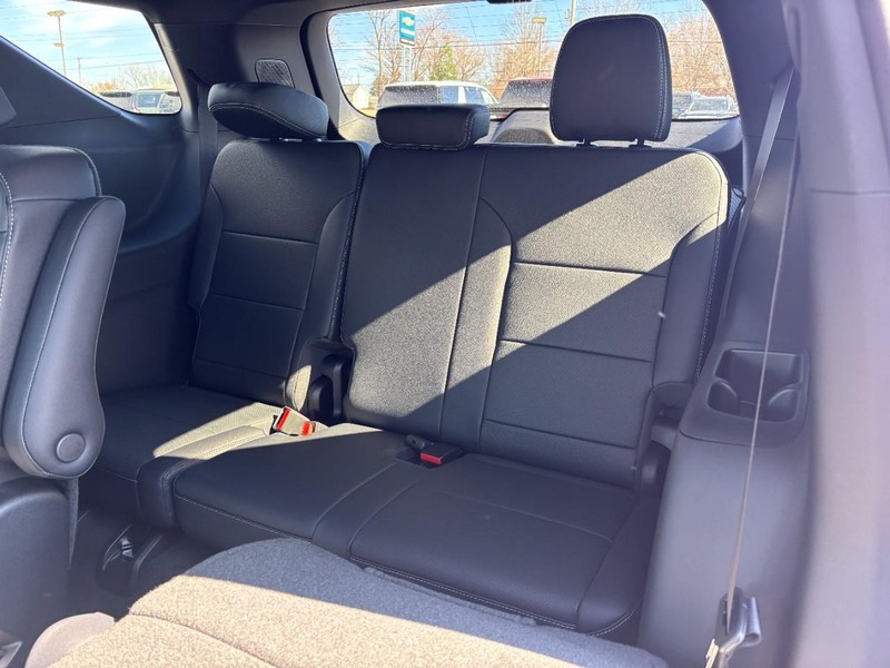 Chevrolet Traverse Vehicle Full-screen Gallery Image 5