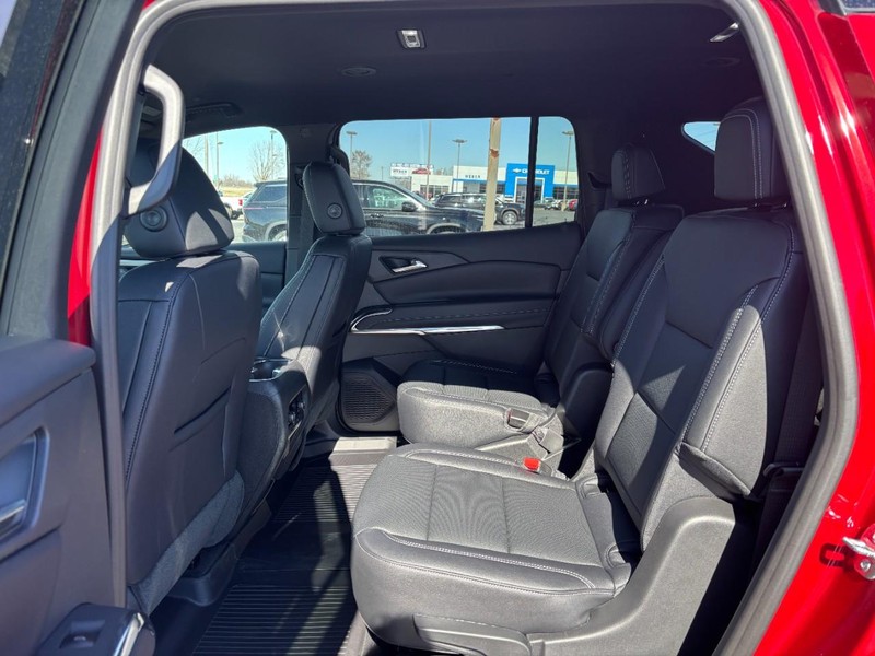 Chevrolet Traverse Vehicle Full-screen Gallery Image 6