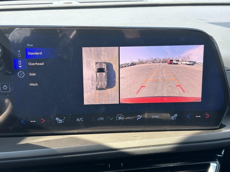 Chevrolet Traverse Vehicle Full-screen Gallery Image 19