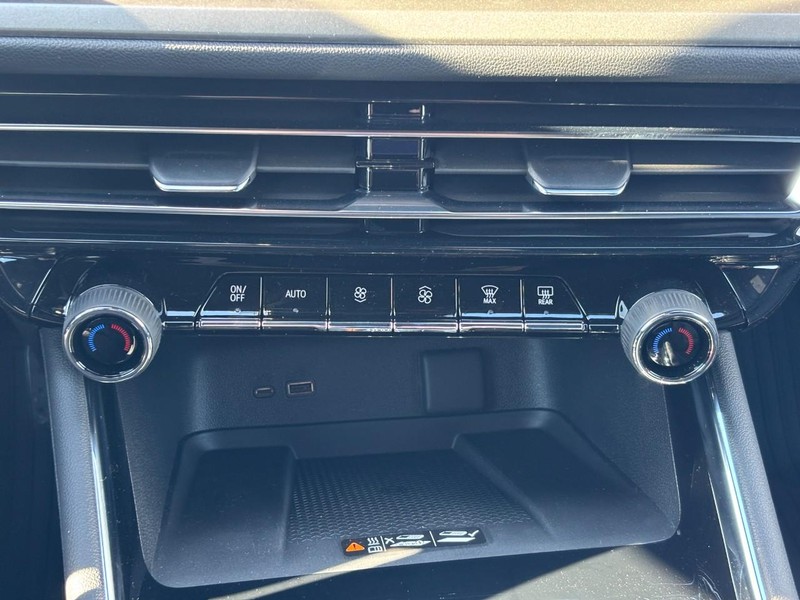 Chevrolet Traverse Vehicle Full-screen Gallery Image 20