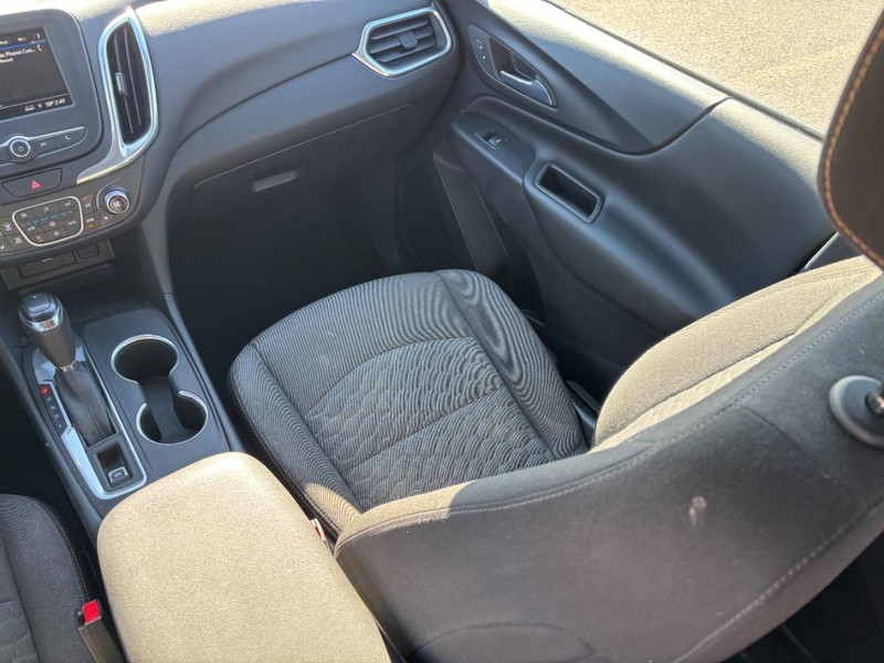 Chevrolet Equinox Vehicle Full-screen Gallery Image 14