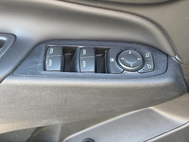 Chevrolet Equinox Vehicle Full-screen Gallery Image 16