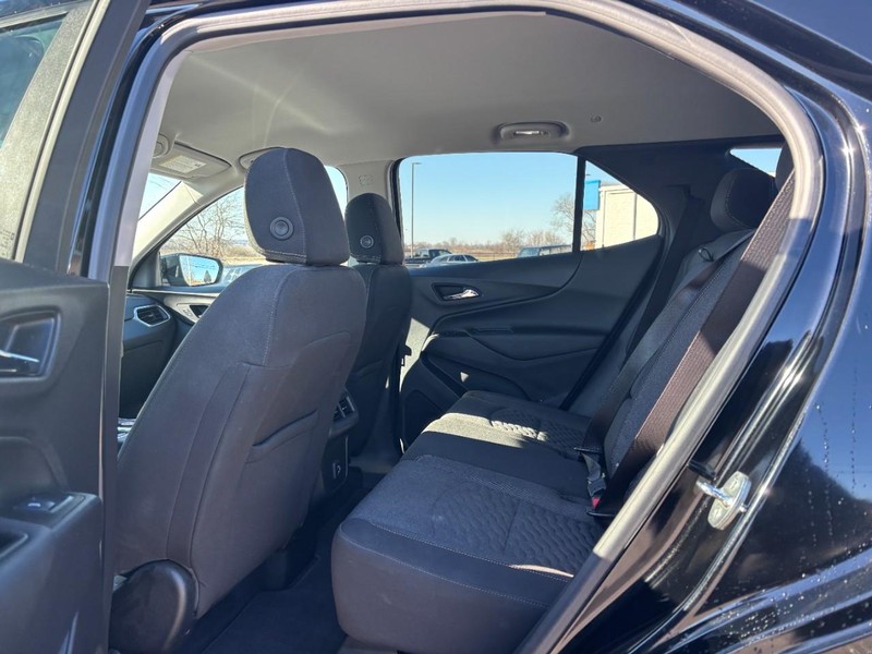 Chevrolet Equinox Vehicle Full-screen Gallery Image 10