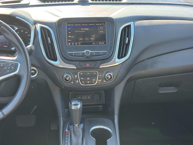 Chevrolet Equinox Vehicle Full-screen Gallery Image 13