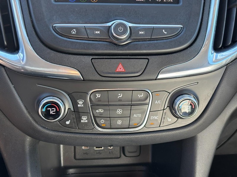 Chevrolet Equinox Vehicle Full-screen Gallery Image 24