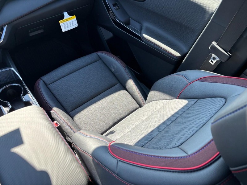 Chevrolet Equinox Vehicle Full-screen Gallery Image 9