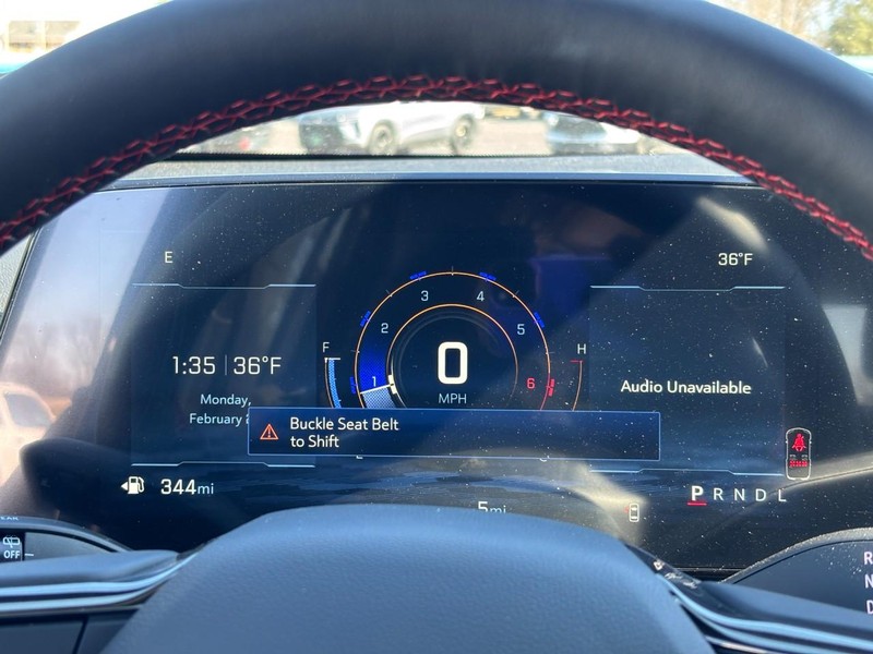 Chevrolet Equinox Vehicle Full-screen Gallery Image 15