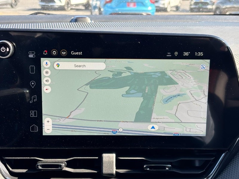 Chevrolet Equinox Vehicle Full-screen Gallery Image 17