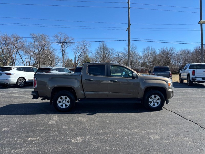 GMC Canyon Vehicle Full-screen Gallery Image 6