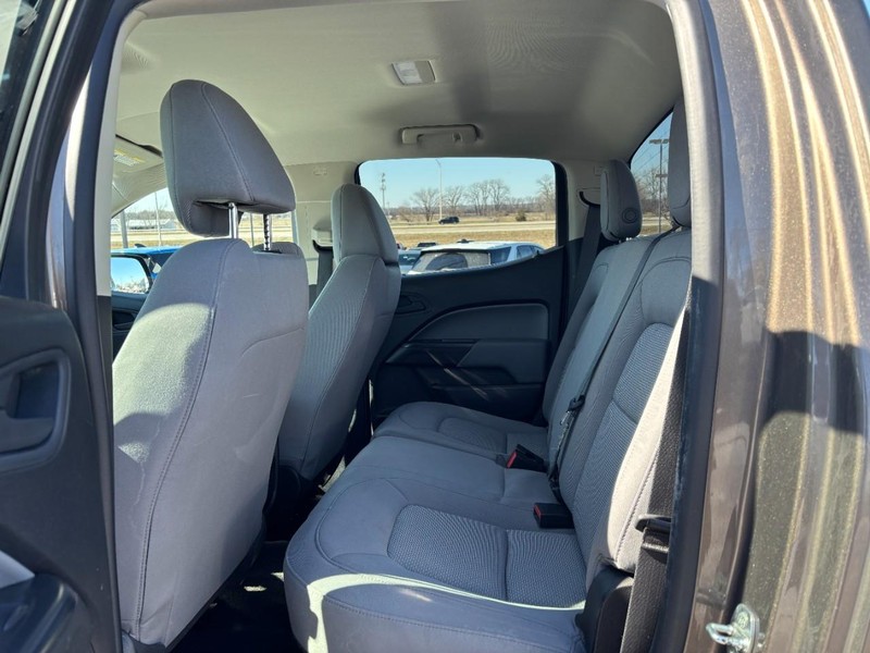 GMC Canyon Vehicle Full-screen Gallery Image 10