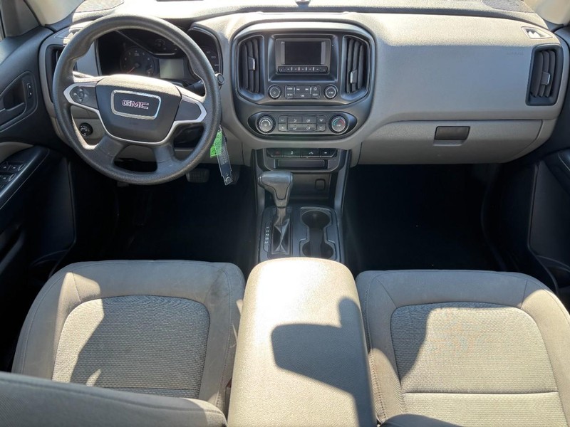 GMC Canyon Vehicle Full-screen Gallery Image 11