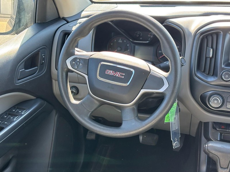 GMC Canyon Vehicle Full-screen Gallery Image 12