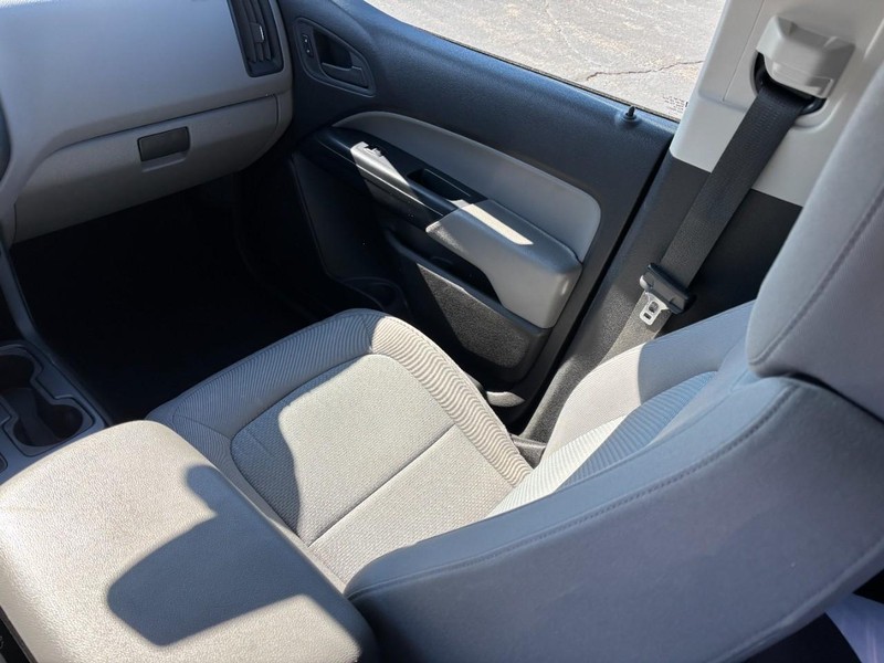 GMC Canyon Vehicle Full-screen Gallery Image 14