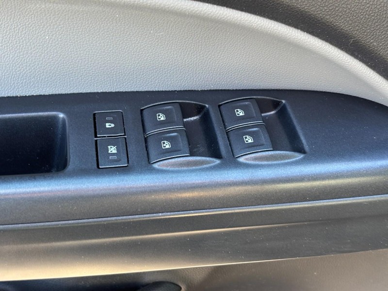 GMC Canyon Vehicle Full-screen Gallery Image 16