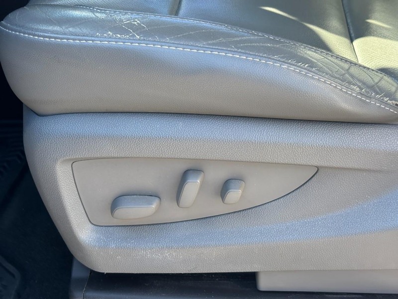 Chevrolet Silverado 1500 Vehicle Full-screen Gallery Image 15