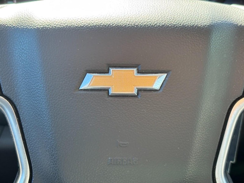 Chevrolet Silverado 1500 Vehicle Full-screen Gallery Image 19