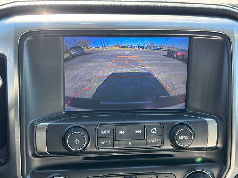 Chevrolet Silverado 1500 Vehicle Full-screen Gallery Image 24