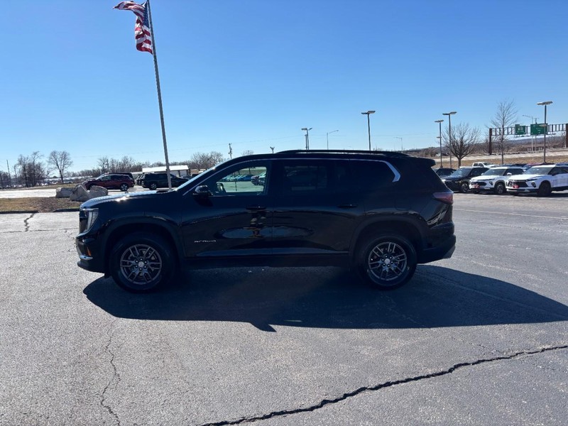 GMC Acadia Vehicle Full-screen Gallery Image 2