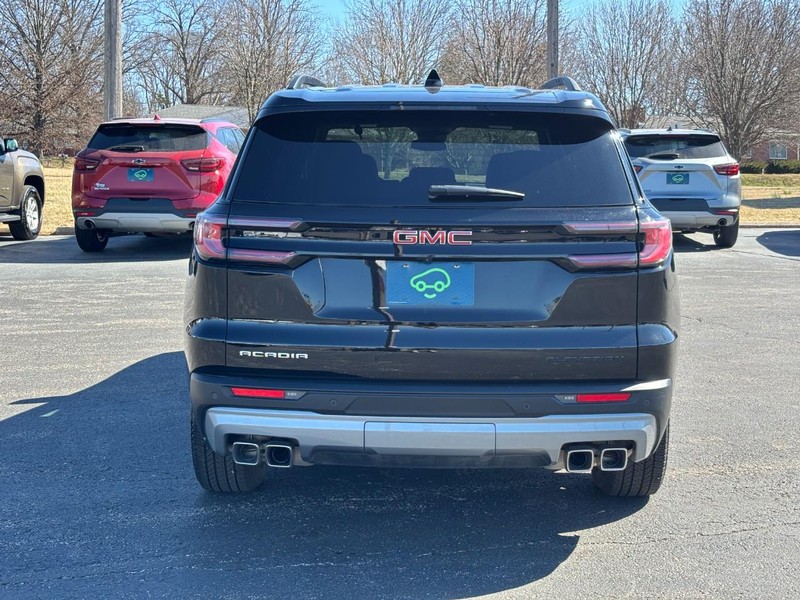 GMC Acadia Vehicle Full-screen Gallery Image 4