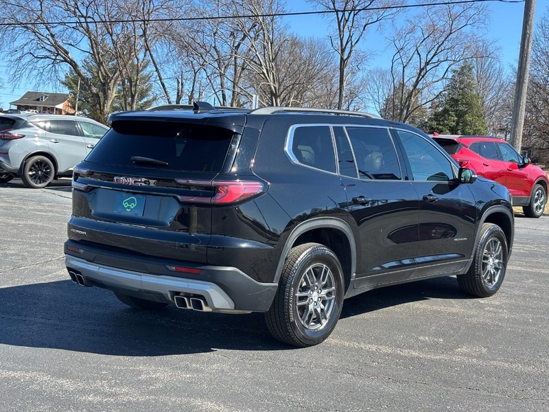 GMC Acadia Vehicle Full-screen Gallery Image 5