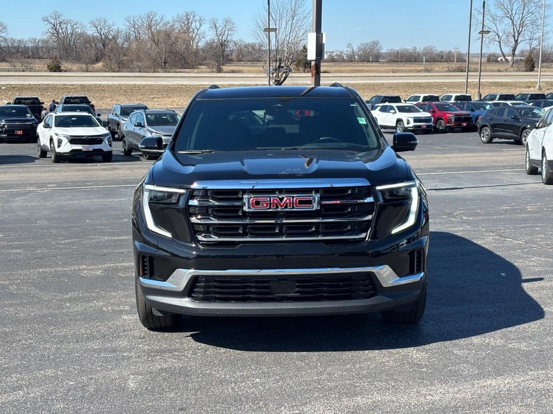 GMC Acadia Vehicle Full-screen Gallery Image 8