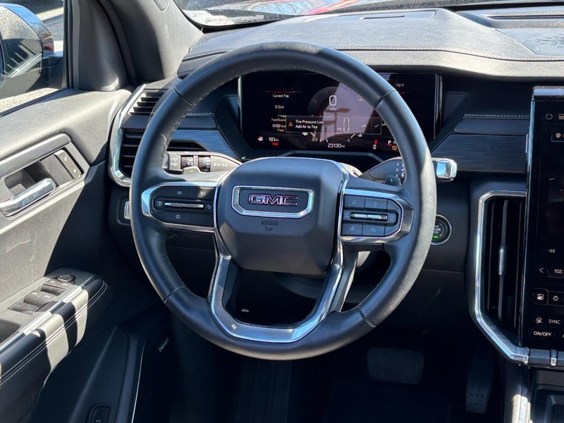 GMC Acadia Vehicle Full-screen Gallery Image 13