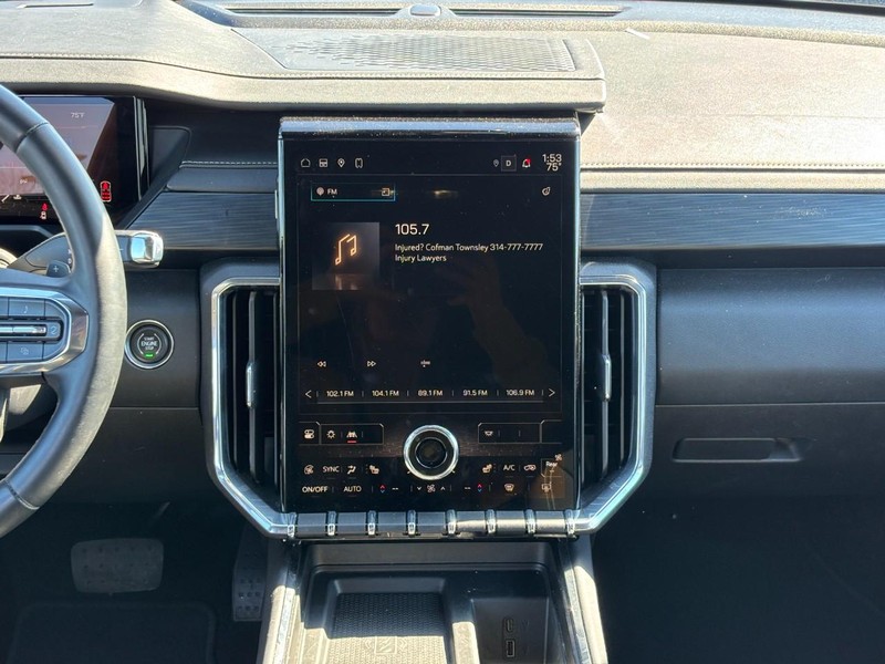 GMC Acadia Vehicle Full-screen Gallery Image 14