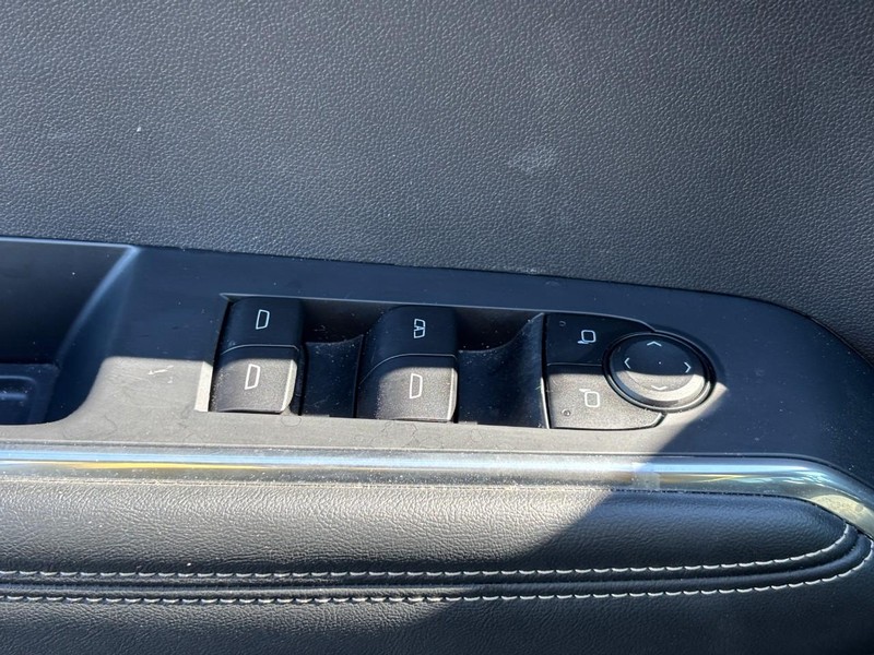 GMC Acadia Vehicle Full-screen Gallery Image 17