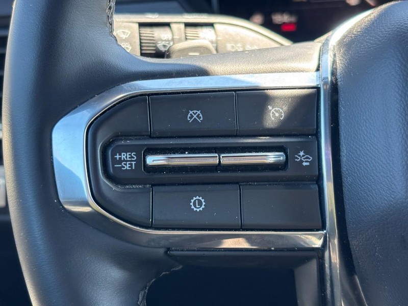 GMC Acadia Vehicle Full-screen Gallery Image 18