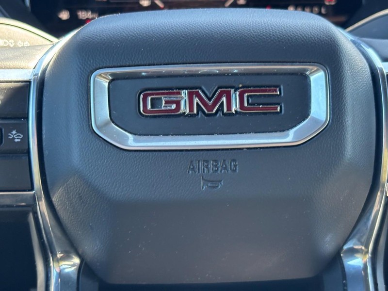 GMC Acadia Vehicle Full-screen Gallery Image 19