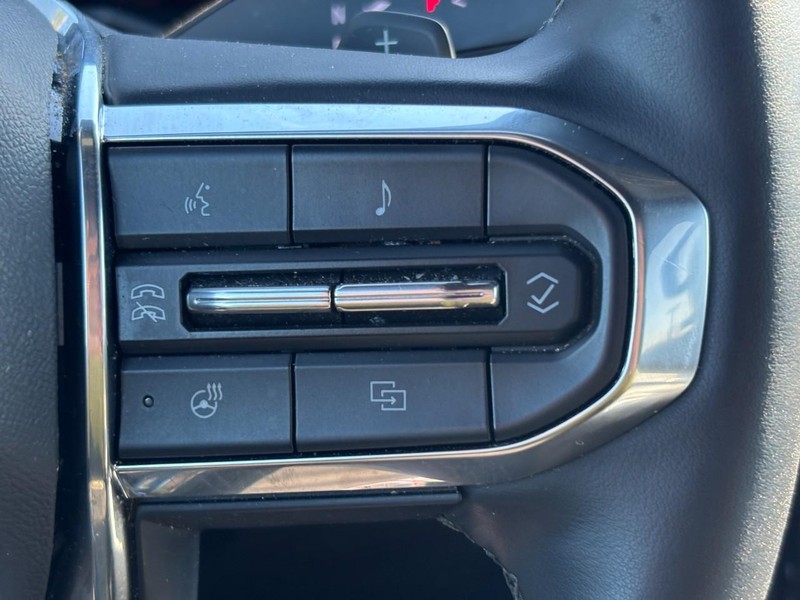 GMC Acadia Vehicle Full-screen Gallery Image 20