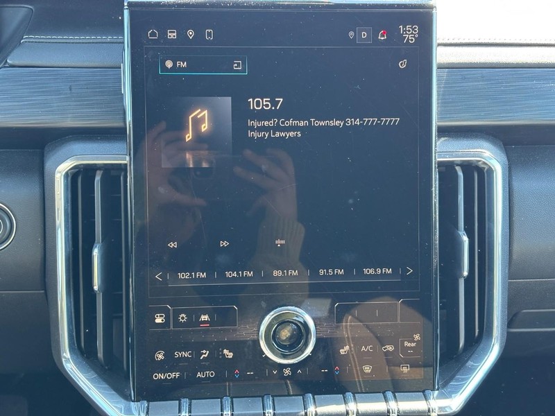 GMC Acadia Vehicle Full-screen Gallery Image 22