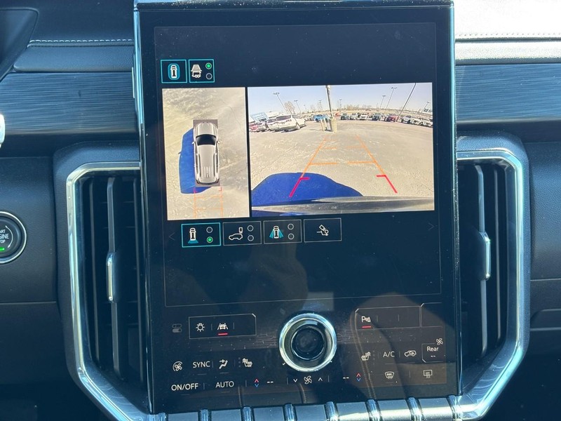 GMC Acadia Vehicle Full-screen Gallery Image 23