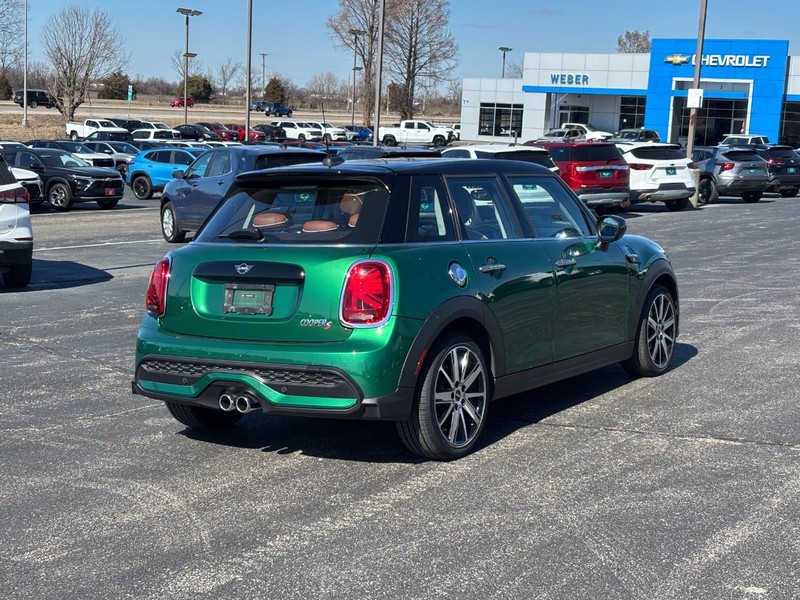 MINI Hardtop 4 Door Vehicle Full-screen Gallery Image 5