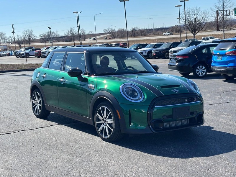 MINI Hardtop 4 Door Vehicle Full-screen Gallery Image 7