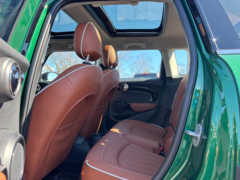 MINI Hardtop 4 Door Vehicle Full-screen Gallery Image 10