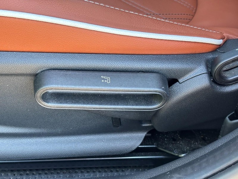 MINI Hardtop 4 Door Vehicle Full-screen Gallery Image 15