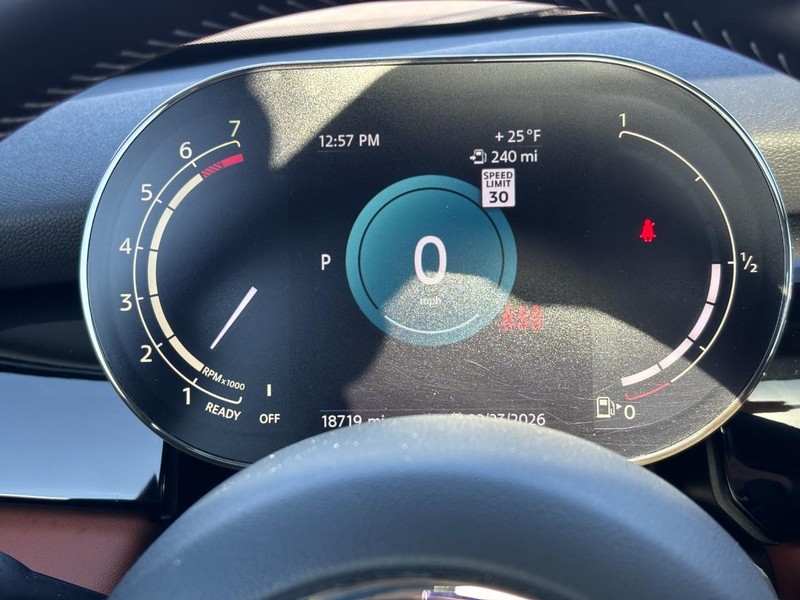 MINI Hardtop 4 Door Vehicle Full-screen Gallery Image 21