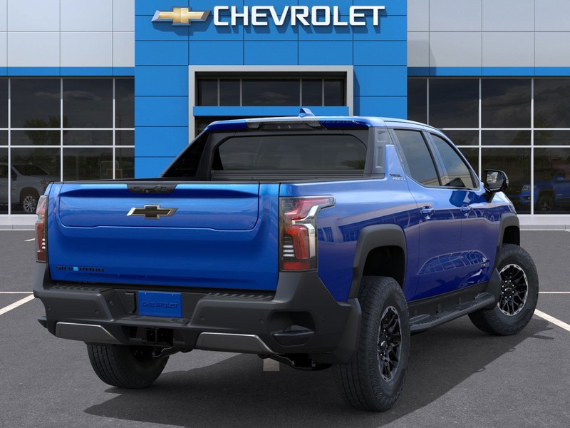 Chevrolet Silverado EV Vehicle Full-screen Gallery Image 4