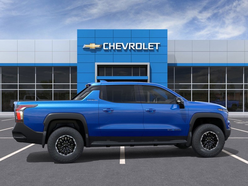 Chevrolet Silverado EV Vehicle Full-screen Gallery Image 5