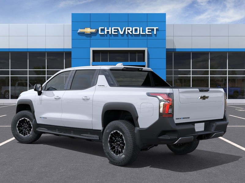 Chevrolet Silverado EV Vehicle Full-screen Gallery Image 3