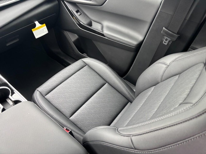 Chevrolet Equinox Vehicle Full-screen Gallery Image 9