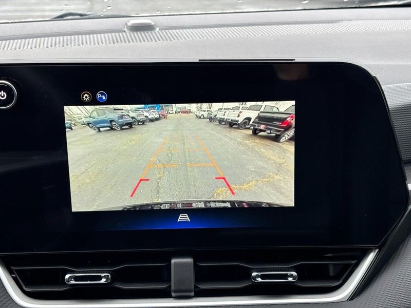 Chevrolet Equinox Vehicle Full-screen Gallery Image 18