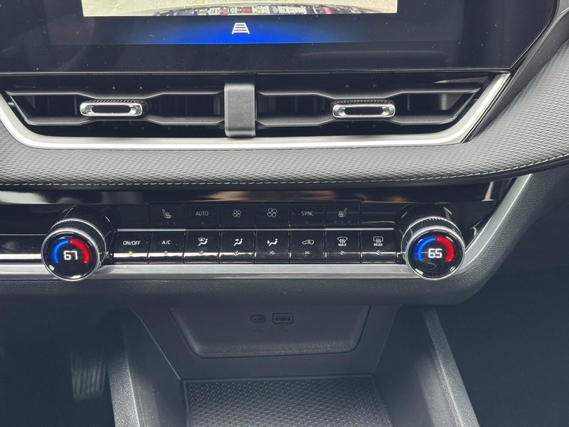 Chevrolet Equinox Vehicle Full-screen Gallery Image 19