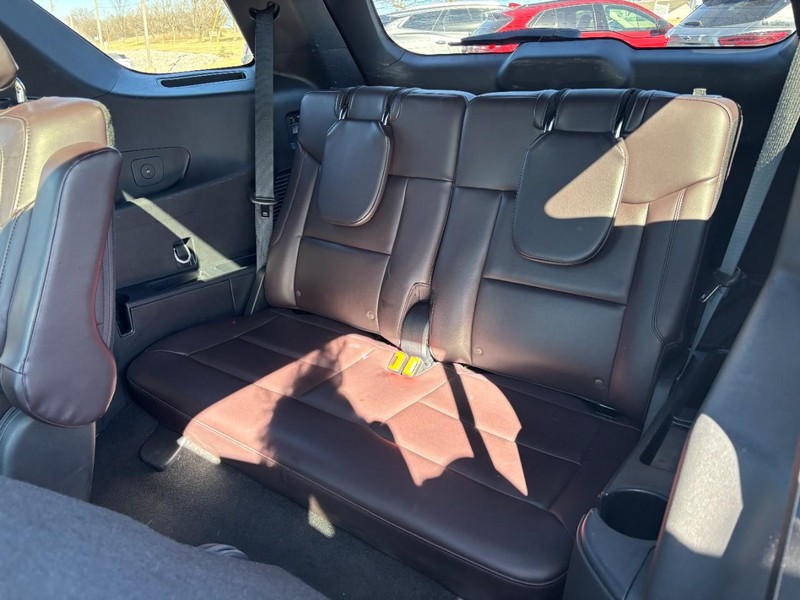 Ford Explorer Vehicle Full-screen Gallery Image 10