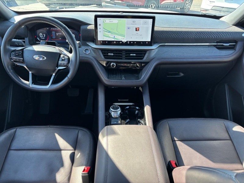 Ford Explorer Vehicle Full-screen Gallery Image 12