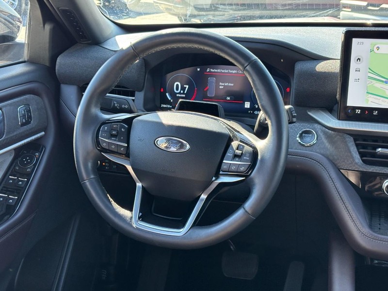 Ford Explorer Vehicle Full-screen Gallery Image 13